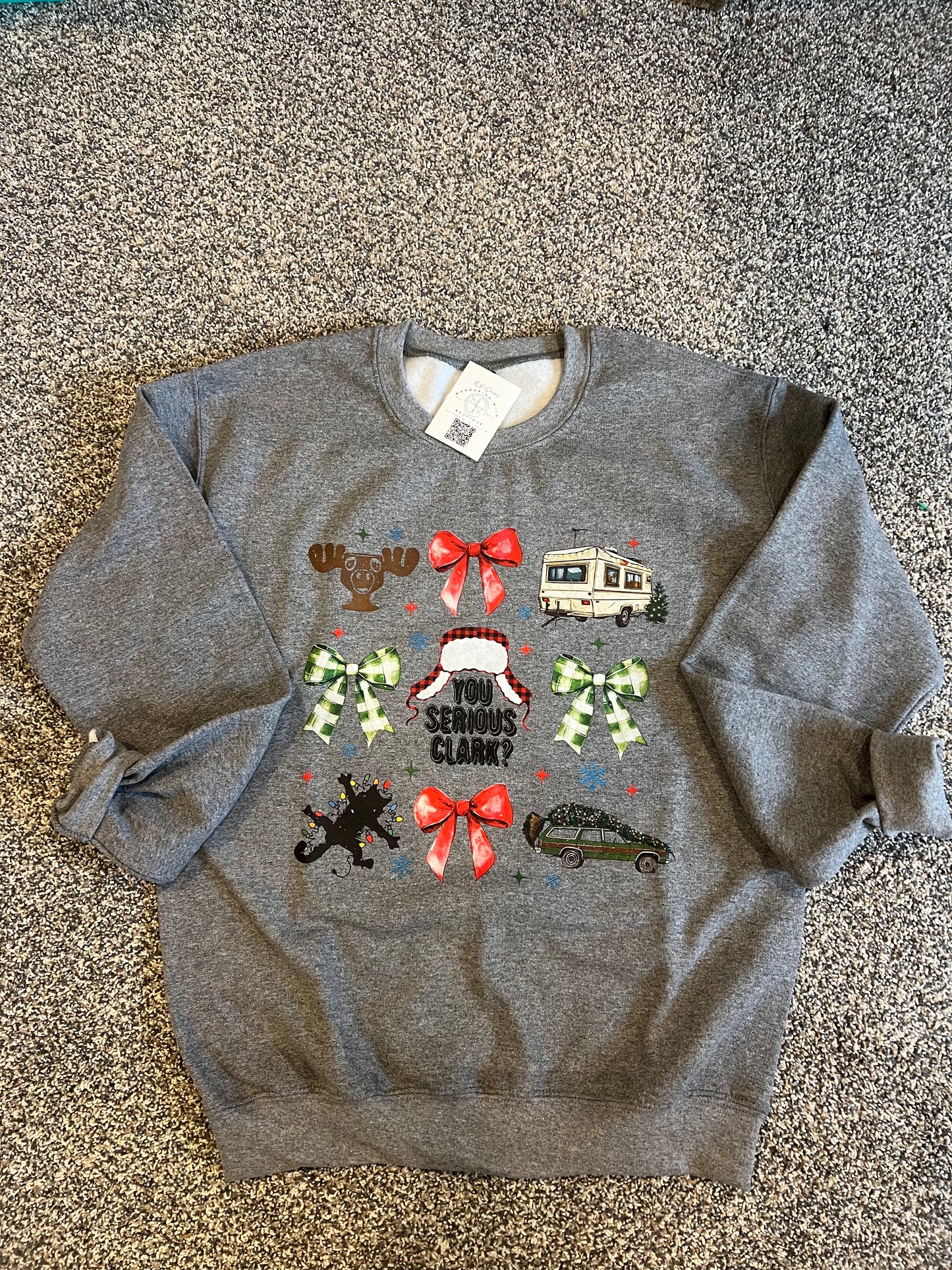 Christmas Vaca graphic crewneck